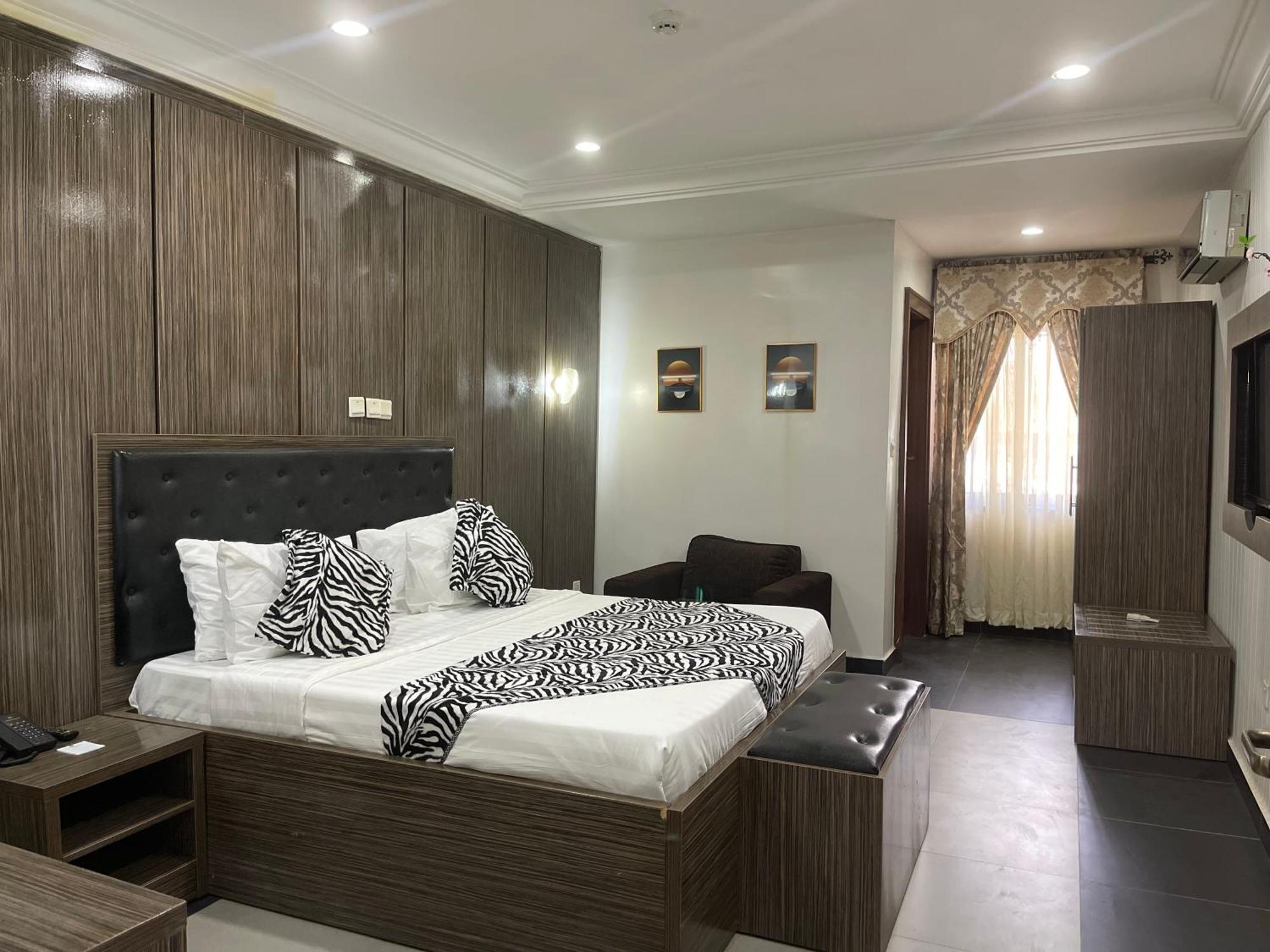 אבוג'ה Aa Hotel And Suites מראה חיצוני תמונה