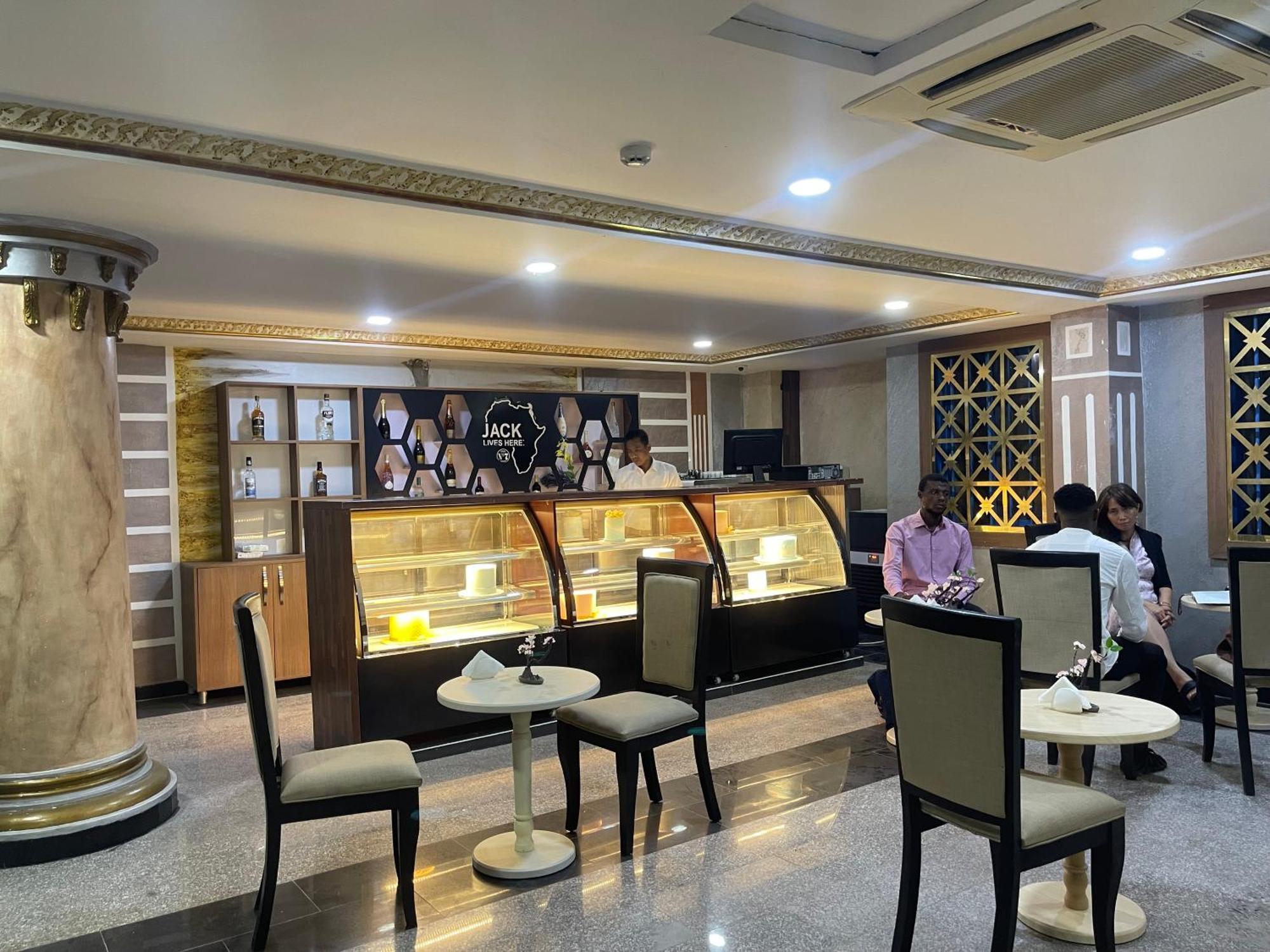 אבוג'ה Aa Hotel And Suites מראה חיצוני תמונה